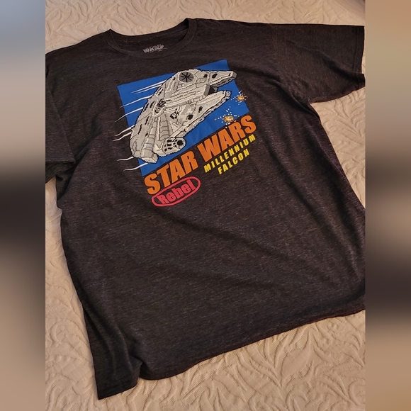 Star Wars T-shirt Millennium Falcon 8 Bit Look Vintage Shirt - Picture 1 of 6